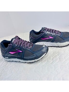Brooks Addiction Size 8.5 Running Shoes Women’s Sneakers Navy with Pink Logo